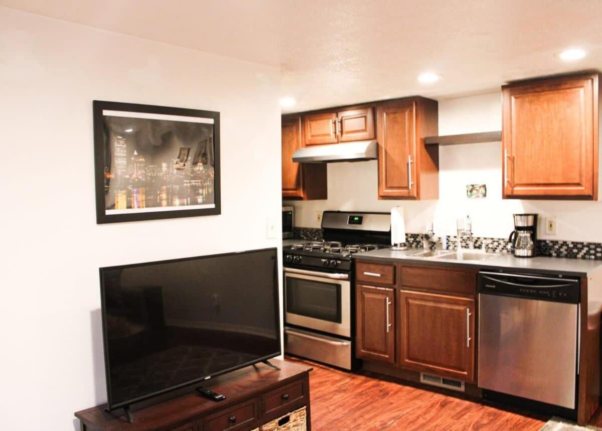 1 Bed Apt - Amazing Location 1 Block To Carson St Pittsburgh Dış mekan fotoğraf